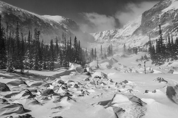 Dangerous Hike To Lake Haiyaha